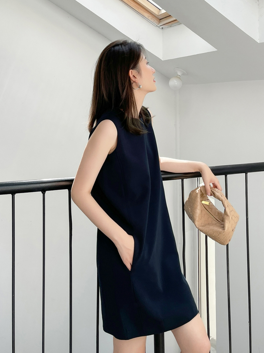 Melani Shift Dress-The Black Bow-