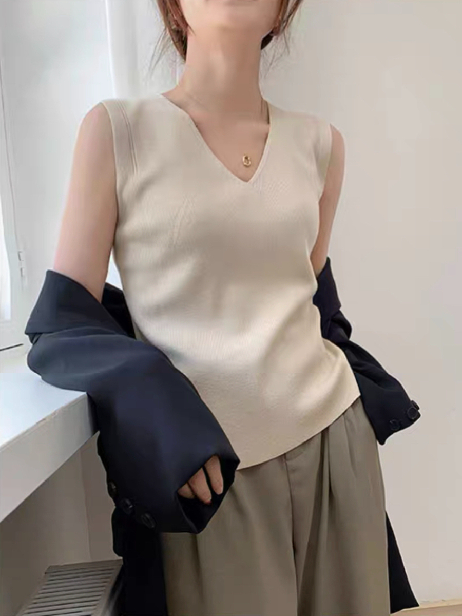 Olivia Sleeveless Knit Top-The Black Bow-