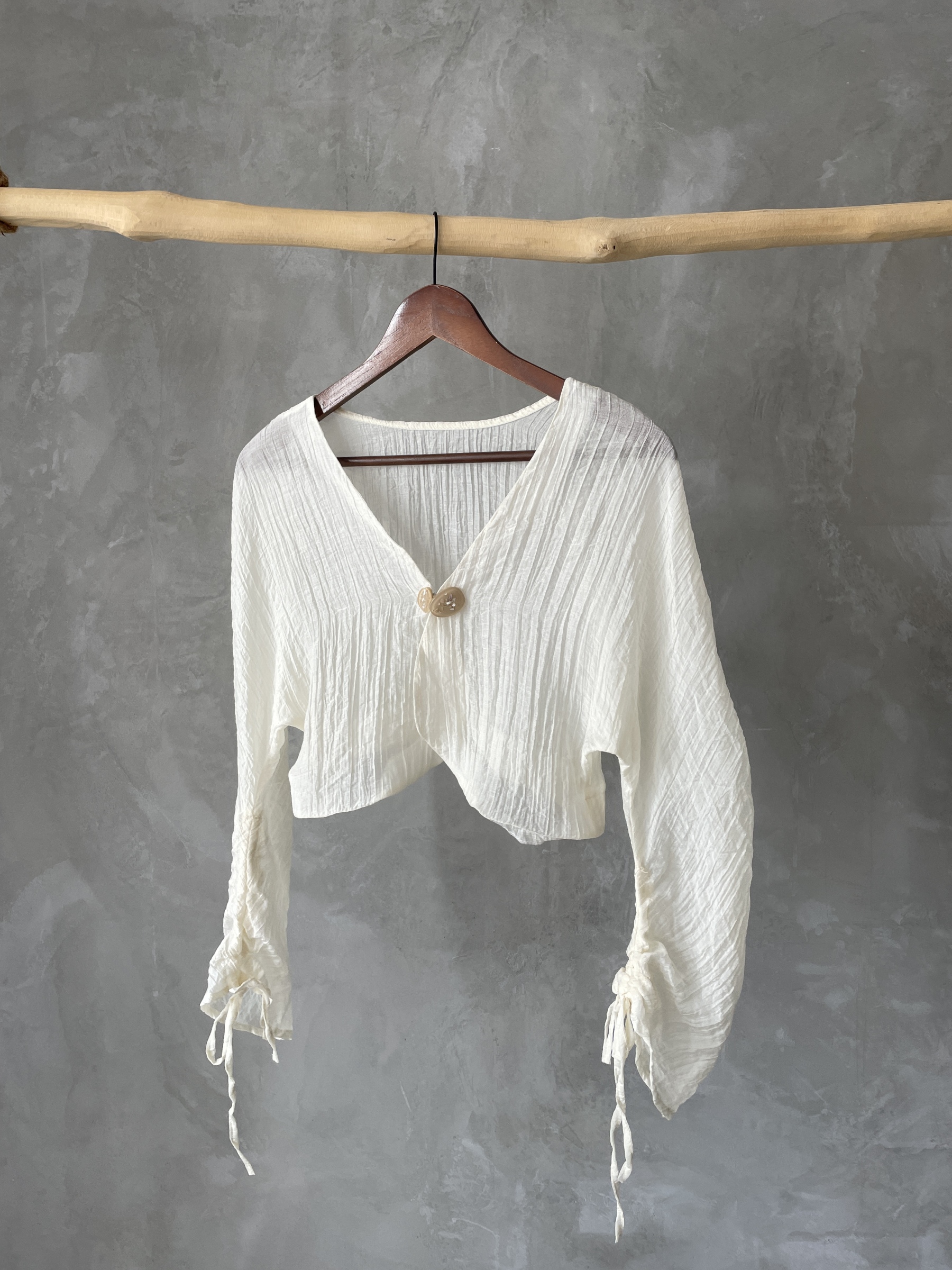 Yu Yi Cardigan (DisocuntedFree size) The Black Bow