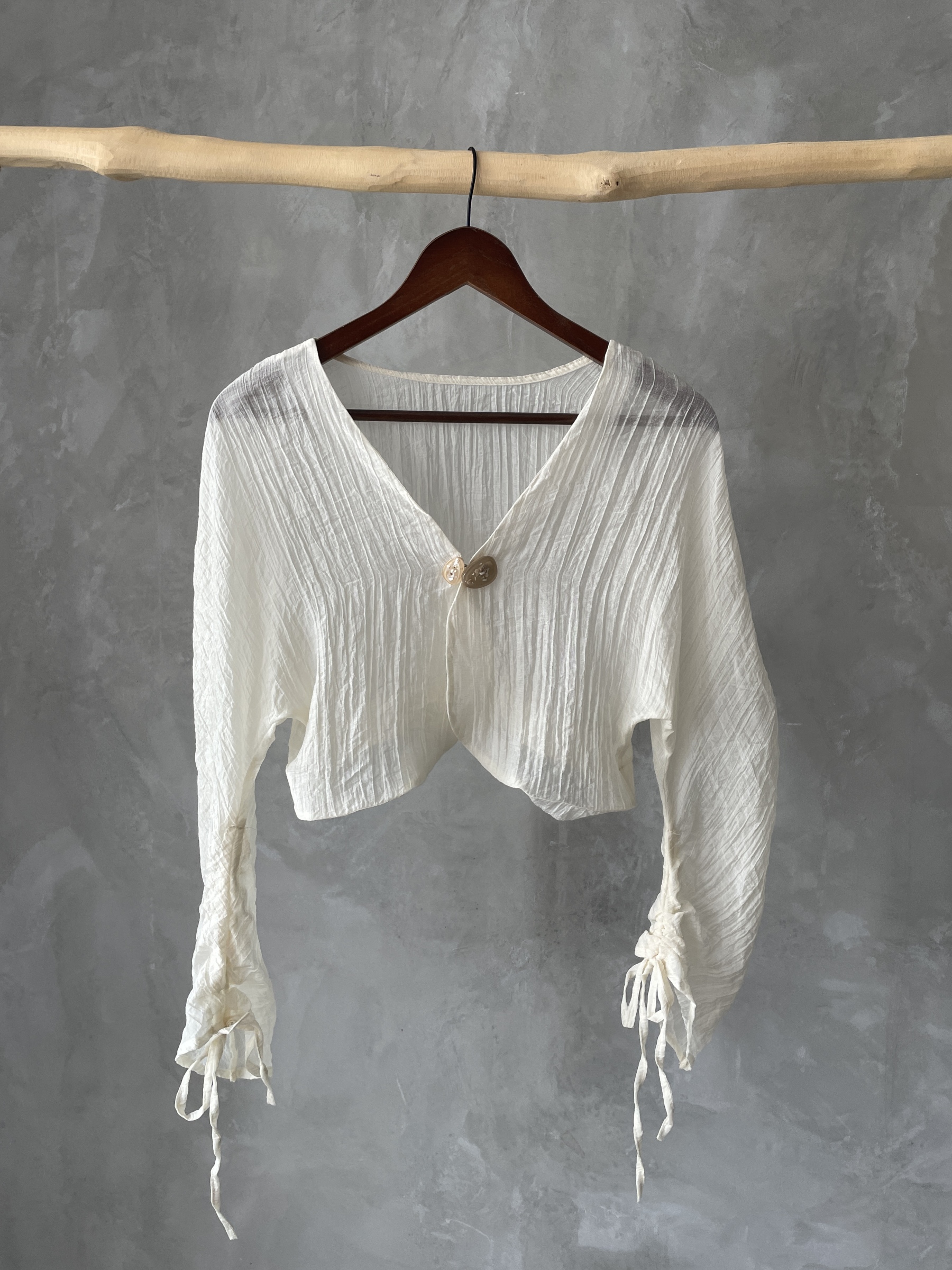 Yu Yi Cardigan (DisocuntedFree size) The Black Bow