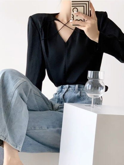 Bedda Padded Shoulder Front Cross Top -The Black Bow-