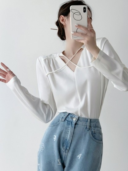 Bedda Padded Shoulder Front Cross Top -The Black Bow-