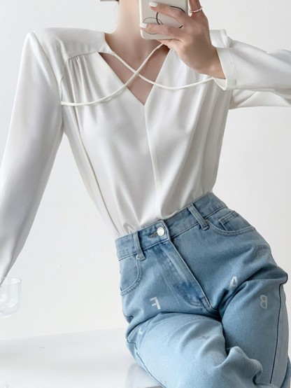 Bedda Padded Shoulder Front Cross Top -The Black Bow-