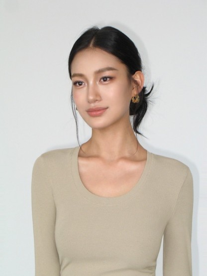 Marle Round Neck Long Sleeve Top-The Black Bow-