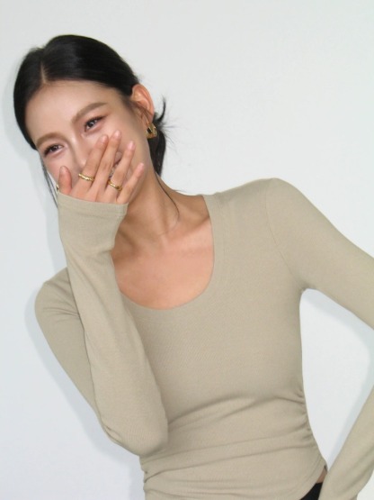 Marle Round Neck Long Sleeve Top-The Black Bow-