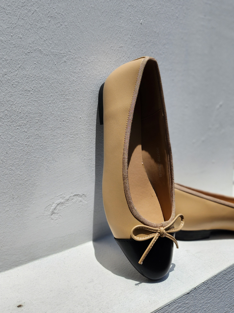 Le Classic Ballerina-The Black Bow-
