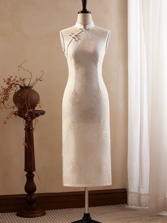 Ya Bing Lacey Cheongsam with Cape-The Black Bow-