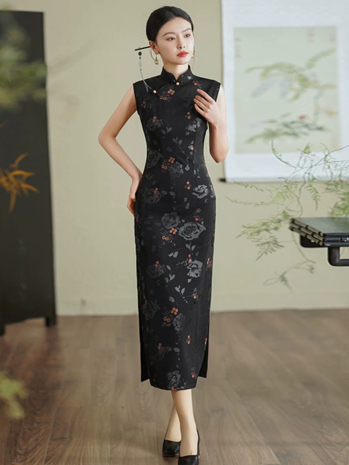 Ya Hua Floral Embossed Cheongsam-The Black Bow-