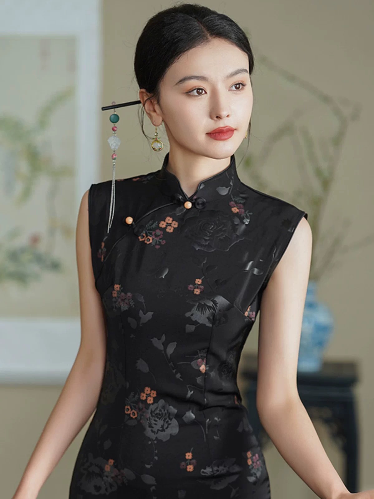 Ya Hua Floral Embossed Cheongsam-The Black Bow-