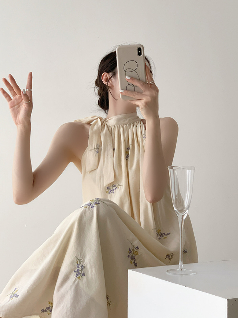 Lan Hua Halter Neck Maxi Dress With Tie-The Black Bow-