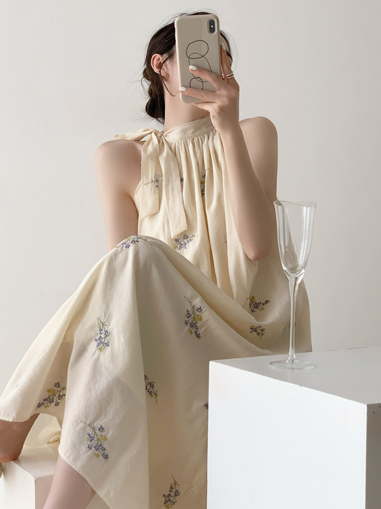 Lan Hua Halter Neck Maxi Dress With Tie-The Black Bow-