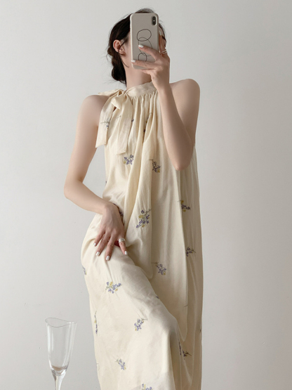 Lan Hua Halter Neck Maxi Dress With Tie-The Black Bow-