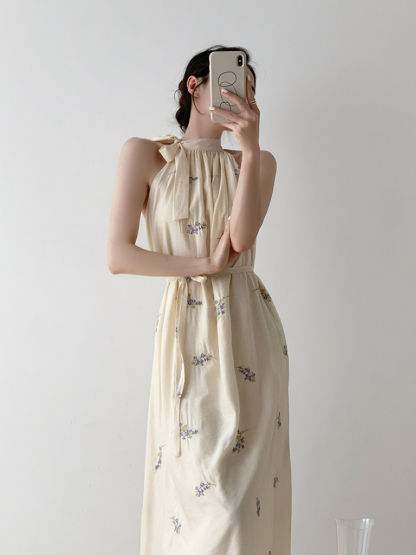 Lan Hua Halter Neck Maxi Dress With Tie-The Black Bow-
