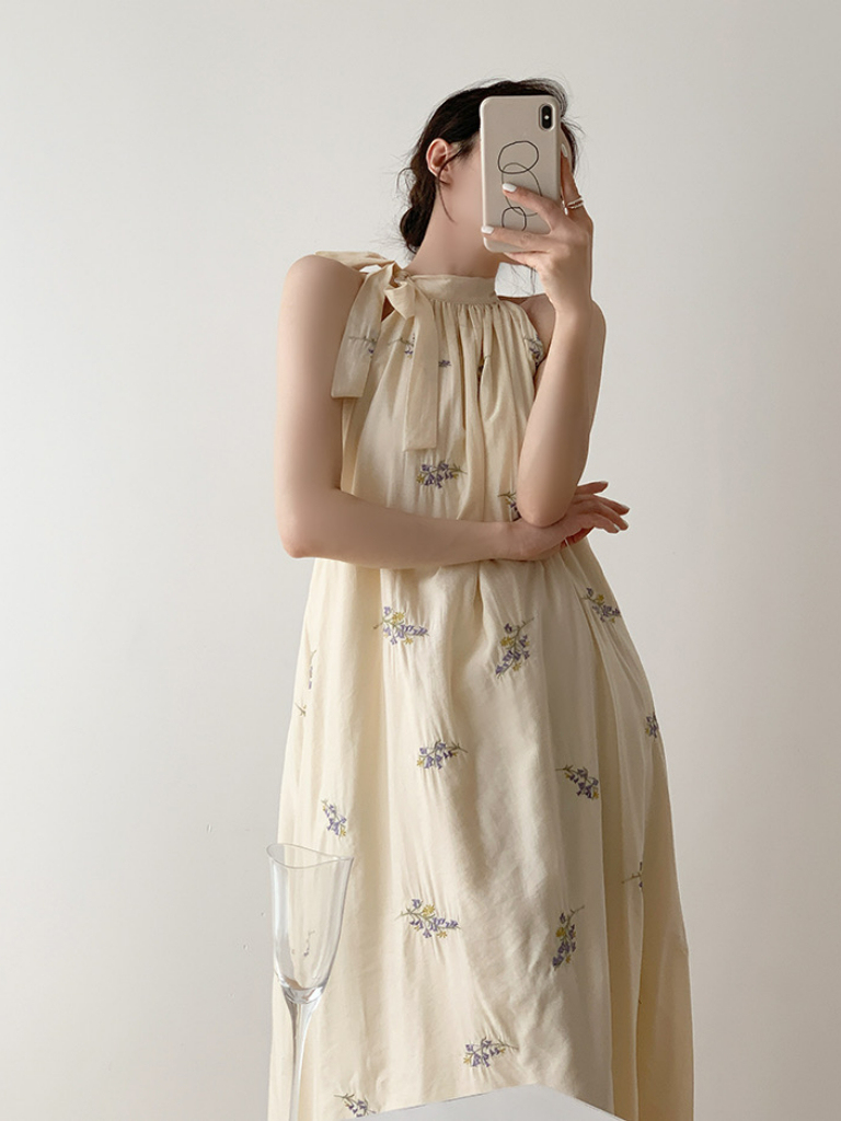 Lan Hua Halter Neck Maxi Dress With Tie-The Black Bow-