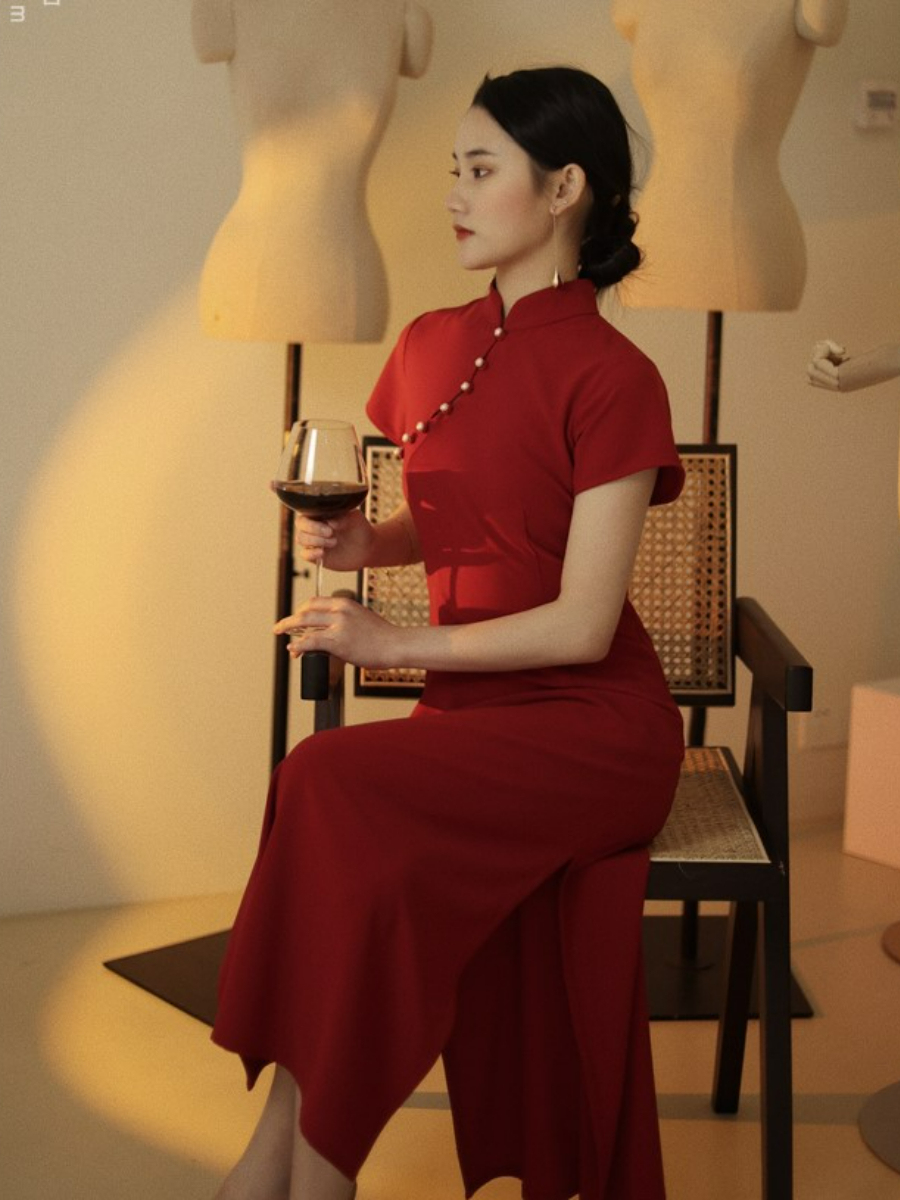 Huan Yong Pearl Embellished Cheongsam (Discounted-M size)-The Black Bow-