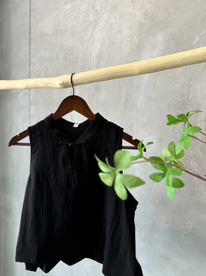 Hai Er Oriental Top with Back Peplum-The Black Bow-