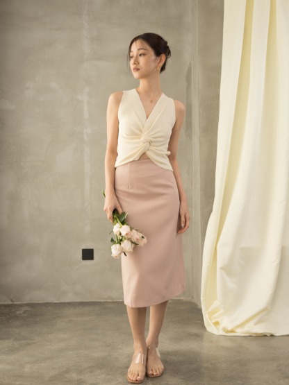 Gillette Back Slit OL Skirt (Discounted-S, M, L size)-The Black Bow-