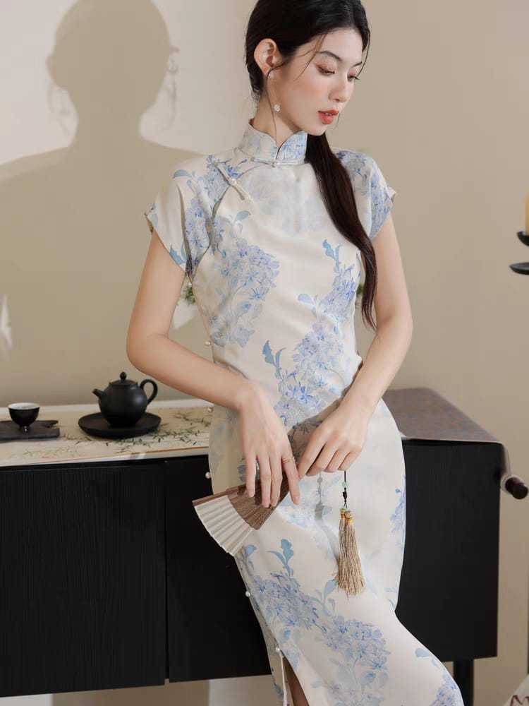 Yan Yin Full Placket Blue Floral Cheongsam-The Black Bow-