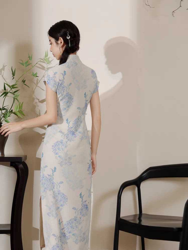 Yan Yin Full Placket Blue Floral Cheongsam-The Black Bow-