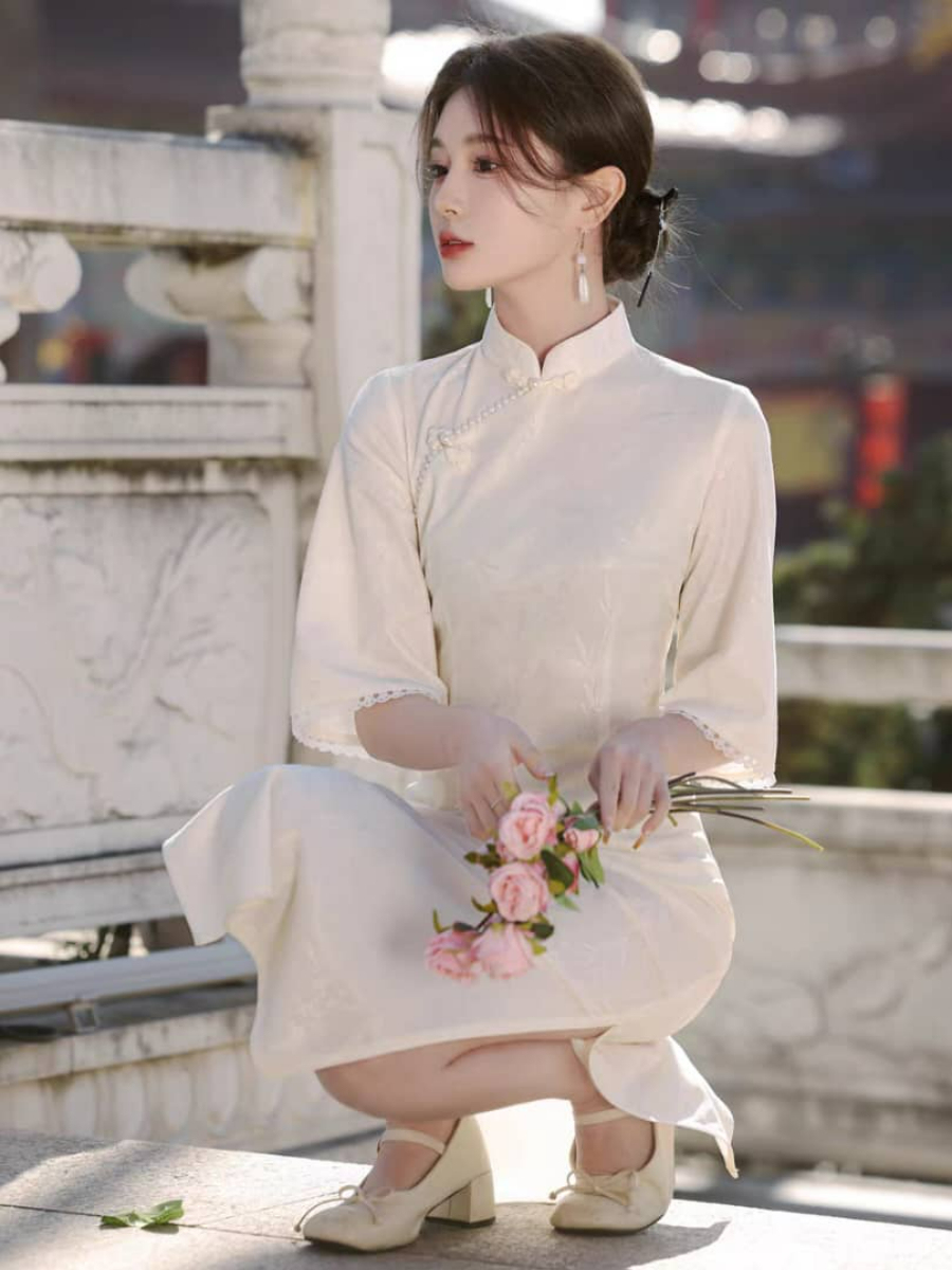 Ya Bei Mid Sleeve Lacey Cheongsam-The Black Bow-