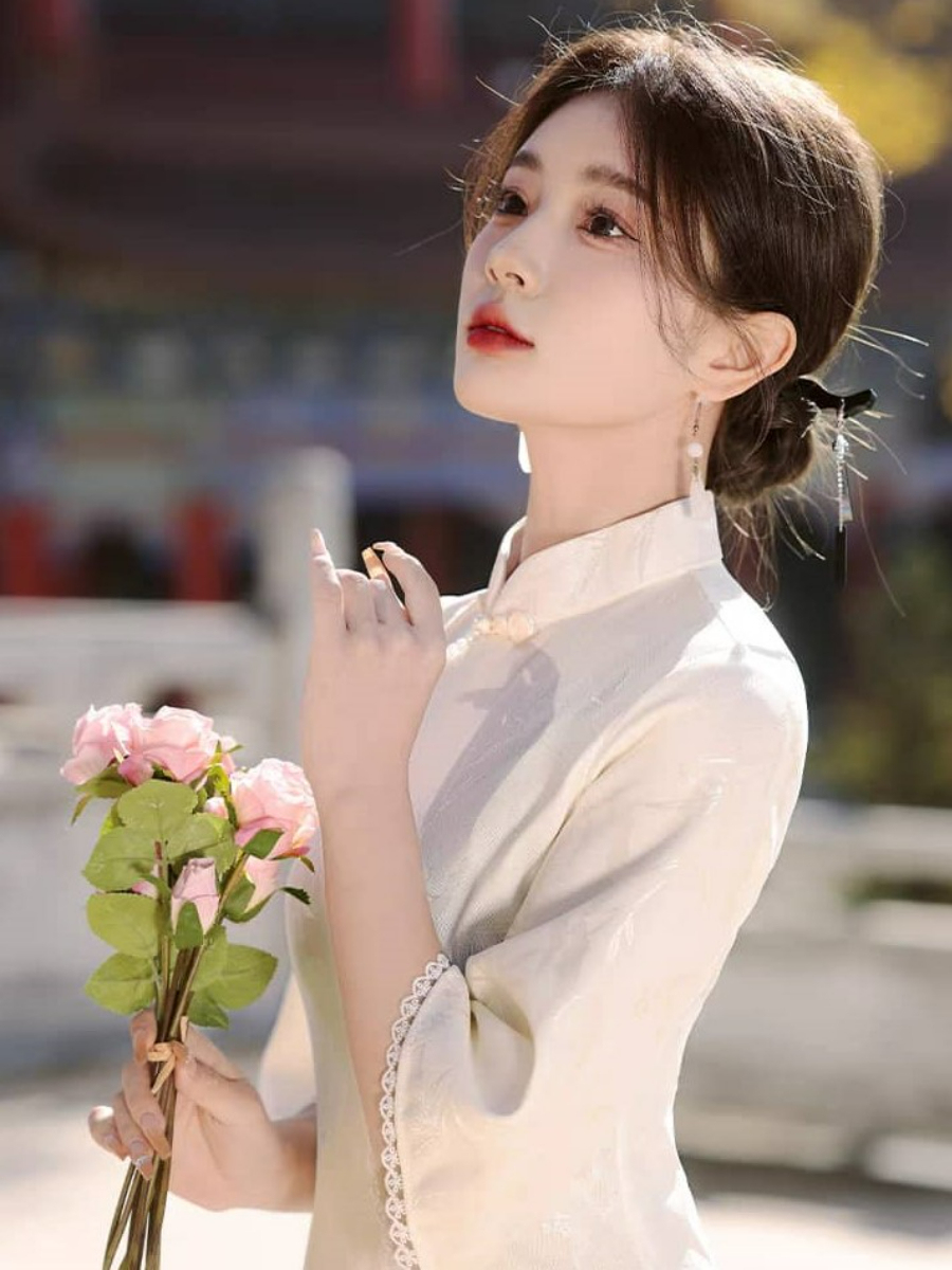 Ya Bei Mid Sleeve Lacey Cheongsam-The Black Bow-