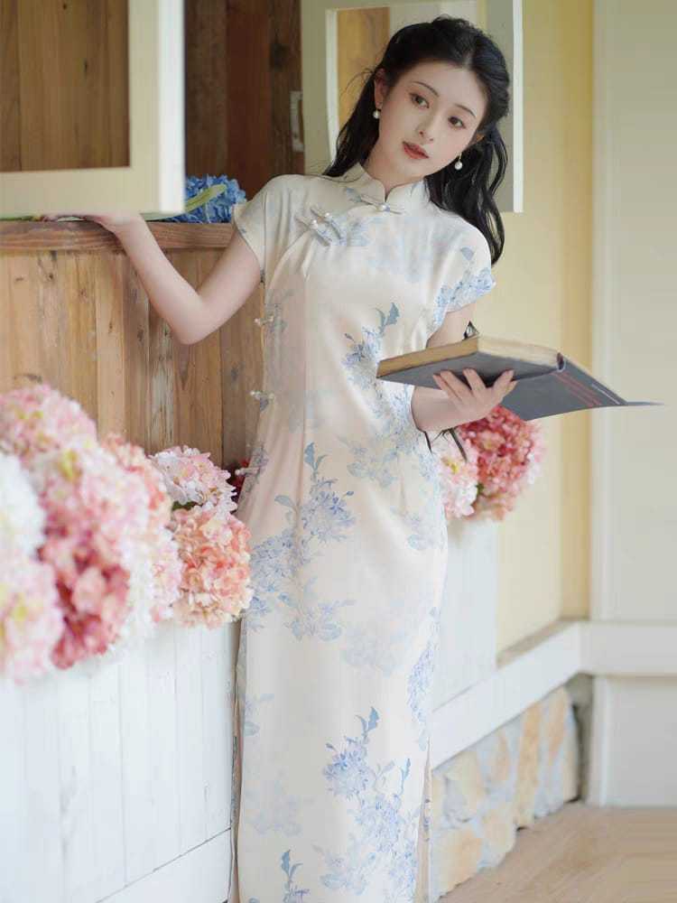 Yan Yin Full Placket Blue Floral Cheongsam-The Black Bow-