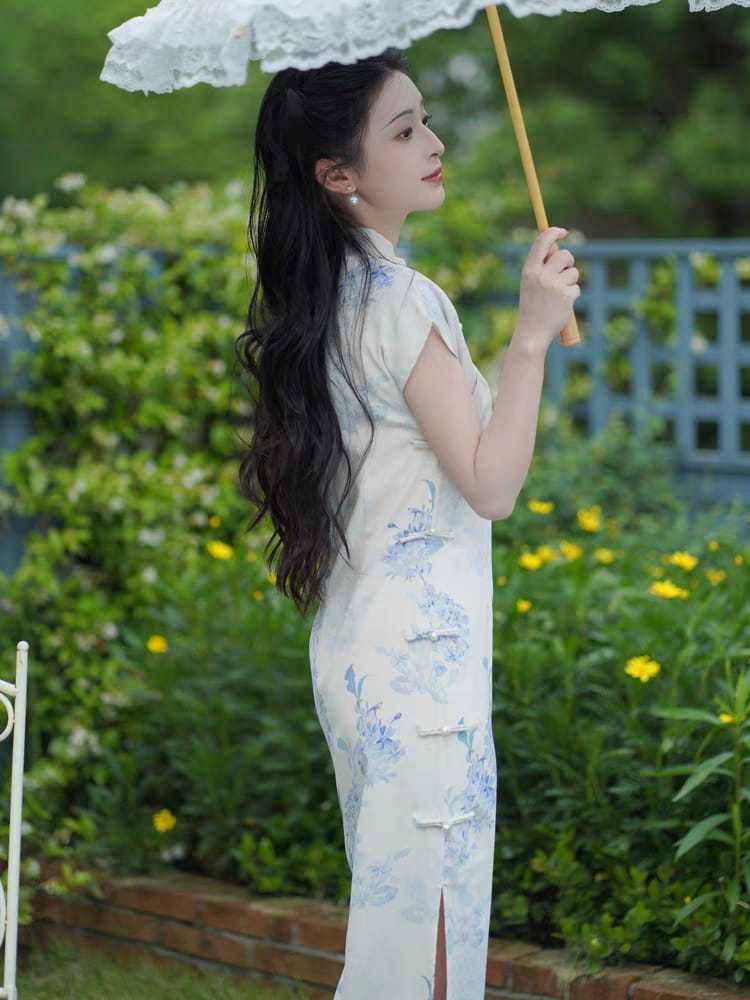 Yan Yin Full Placket Blue Floral Cheongsam-The Black Bow-