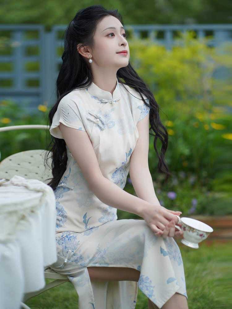 Yan Yin Full Placket Blue Floral Cheongsam-The Black Bow-