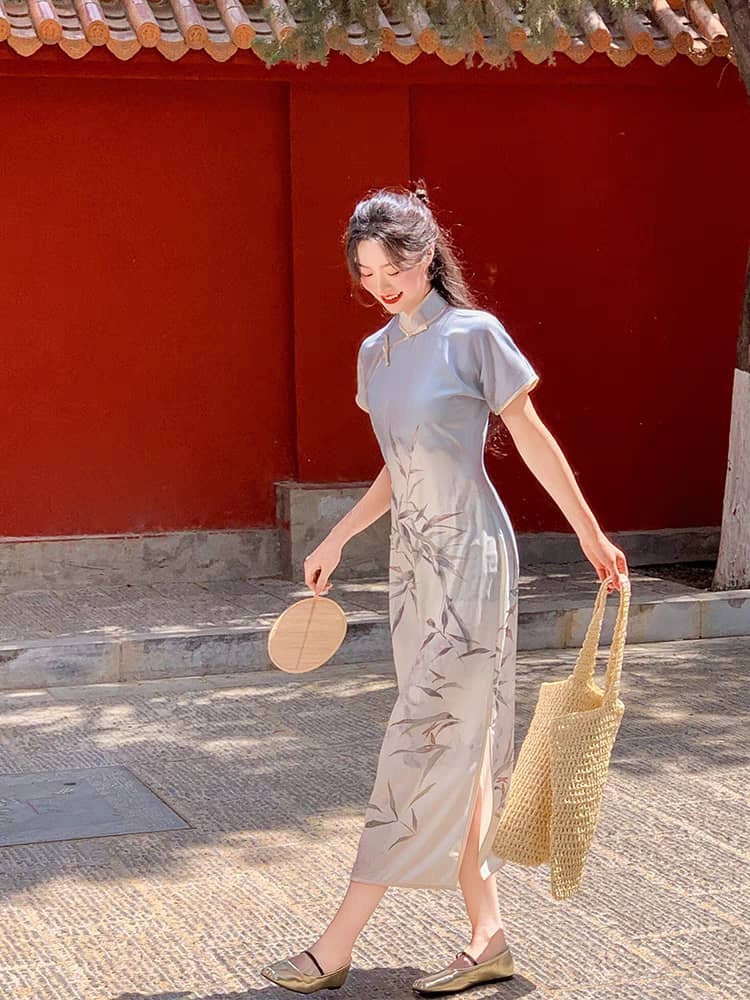 Ya Huang Full Placket Pankou Gradient Cheongsam-The Black Bow-