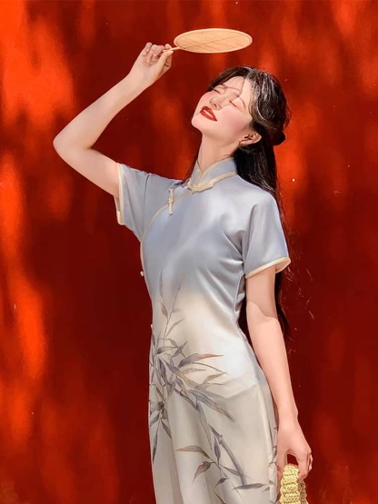 Ya Huang Full Placket Pankou Gradient Cheongsam-The Black Bow-