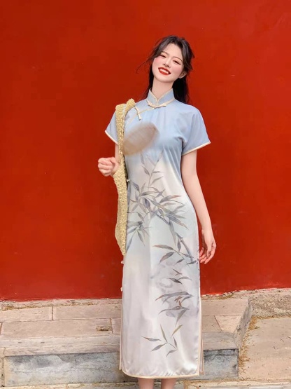 Ya Huang Full Placket Pankou Gradient Cheongsam-The Black Bow-