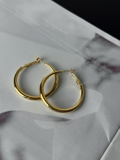 Zoya Shiny Hoop Earrings