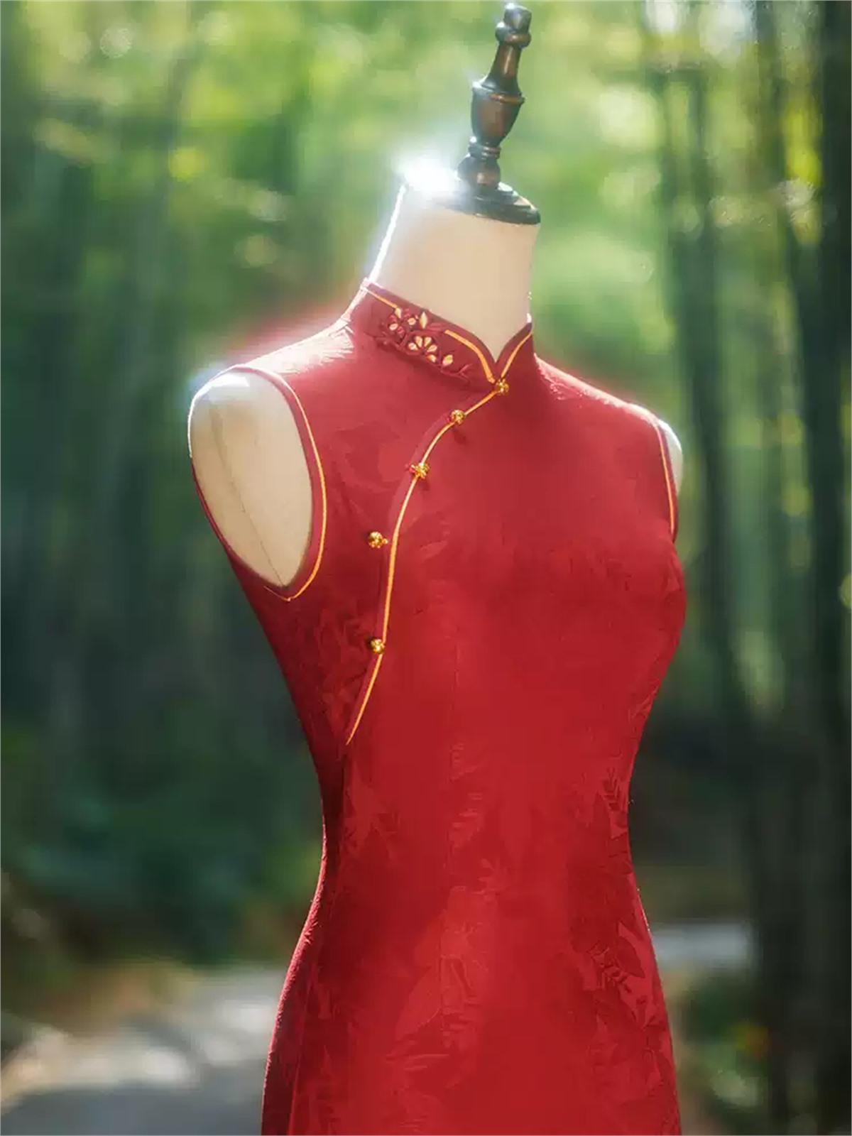 Yun Chang Floral Sleeveless Cheongsam