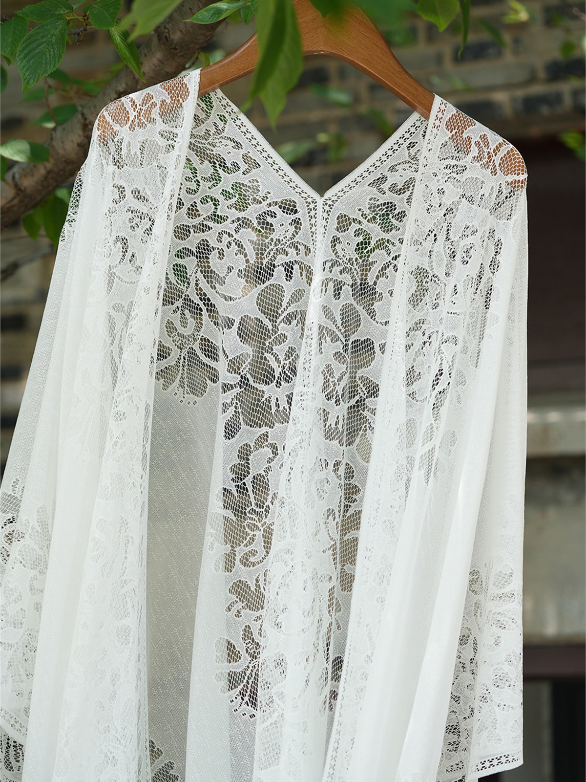 Yun Dai Floral Lace Tassel Shawl