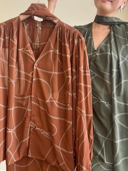 Wirenth Graphic Print Long Sleeve Top