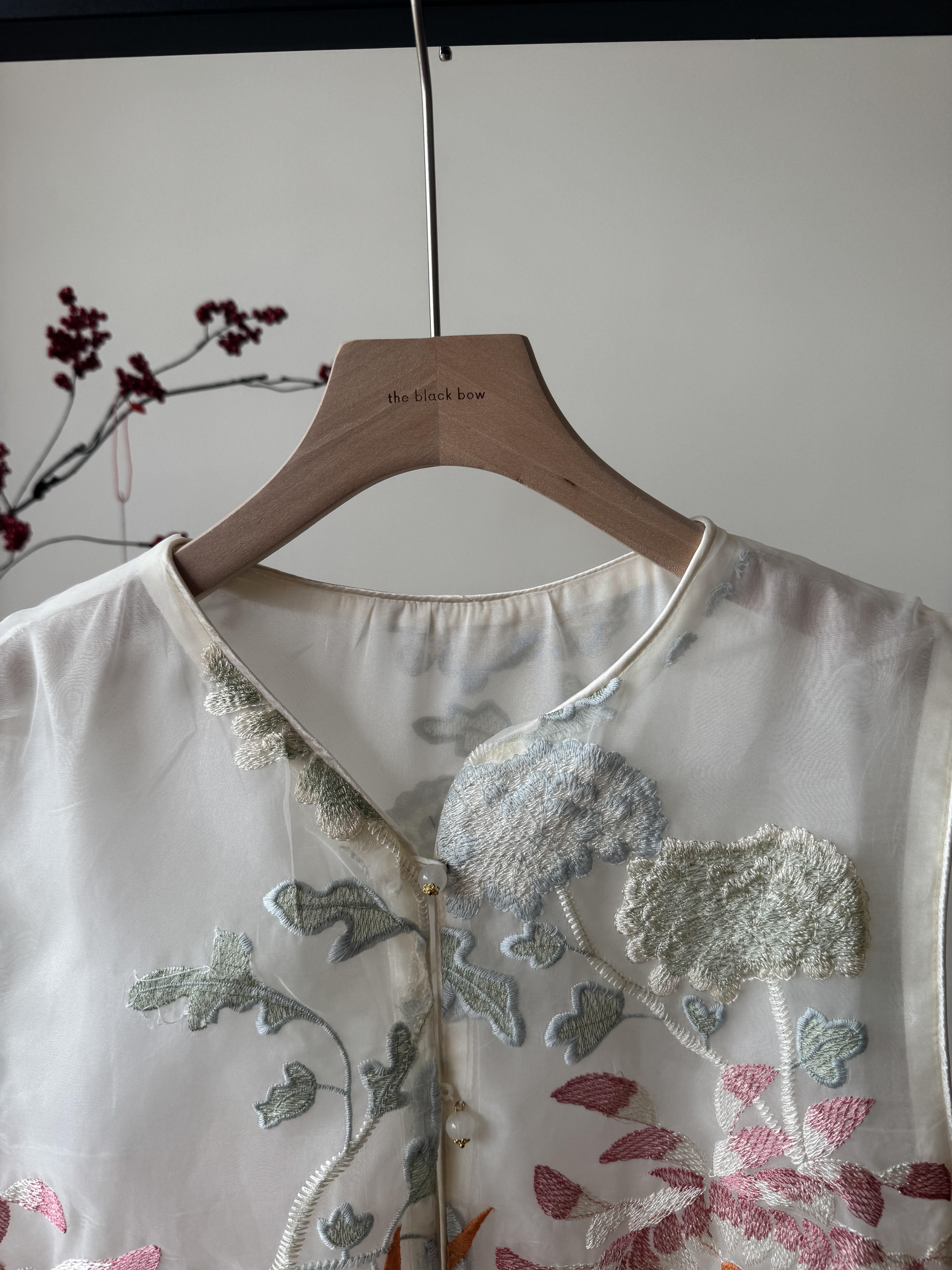 Li Qi Floral Embroided Oriental Vest (Discounted-M size-Minor Defect)