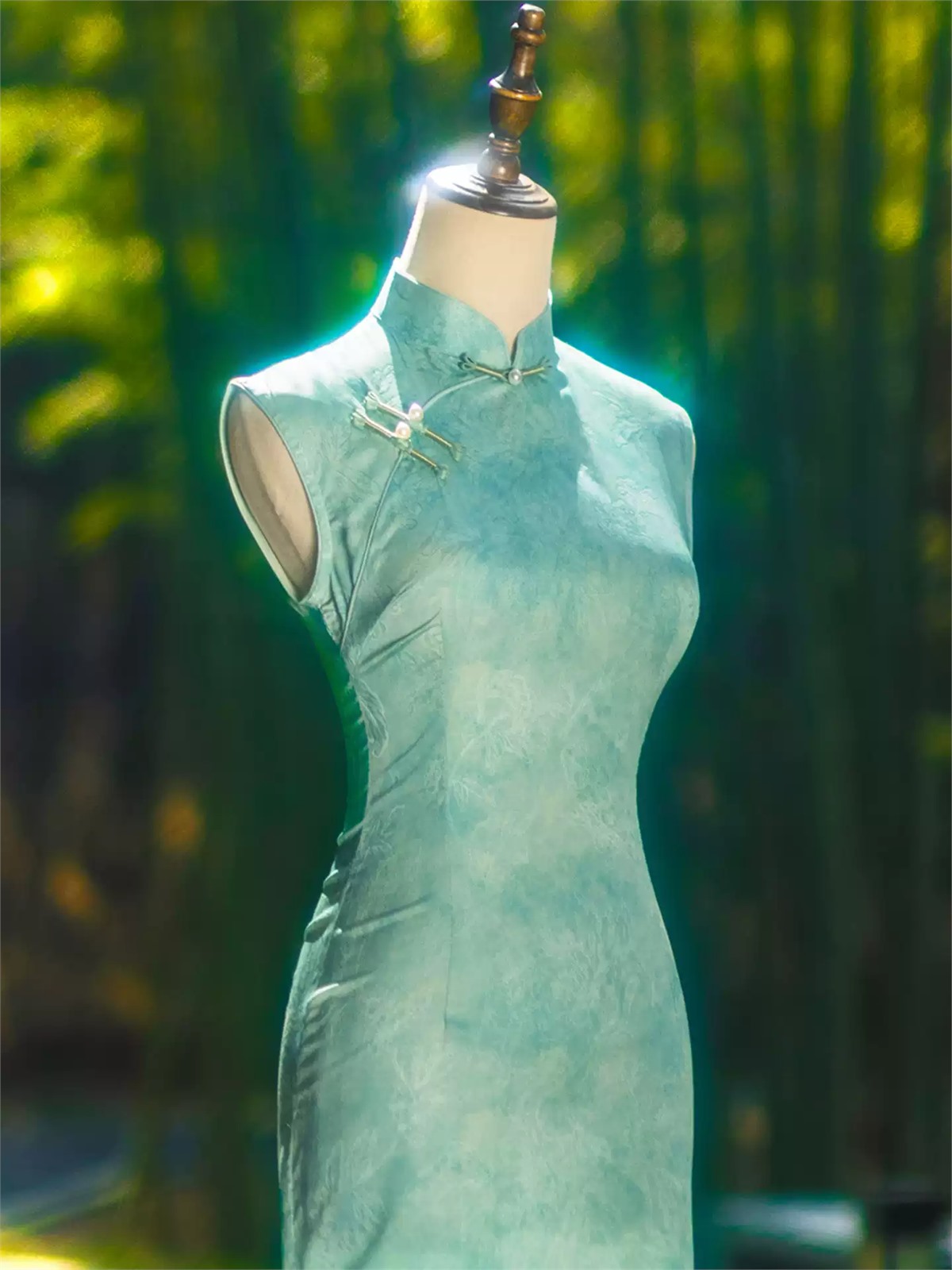 Yun Chi Jacquard Sleeveless Cheongsam