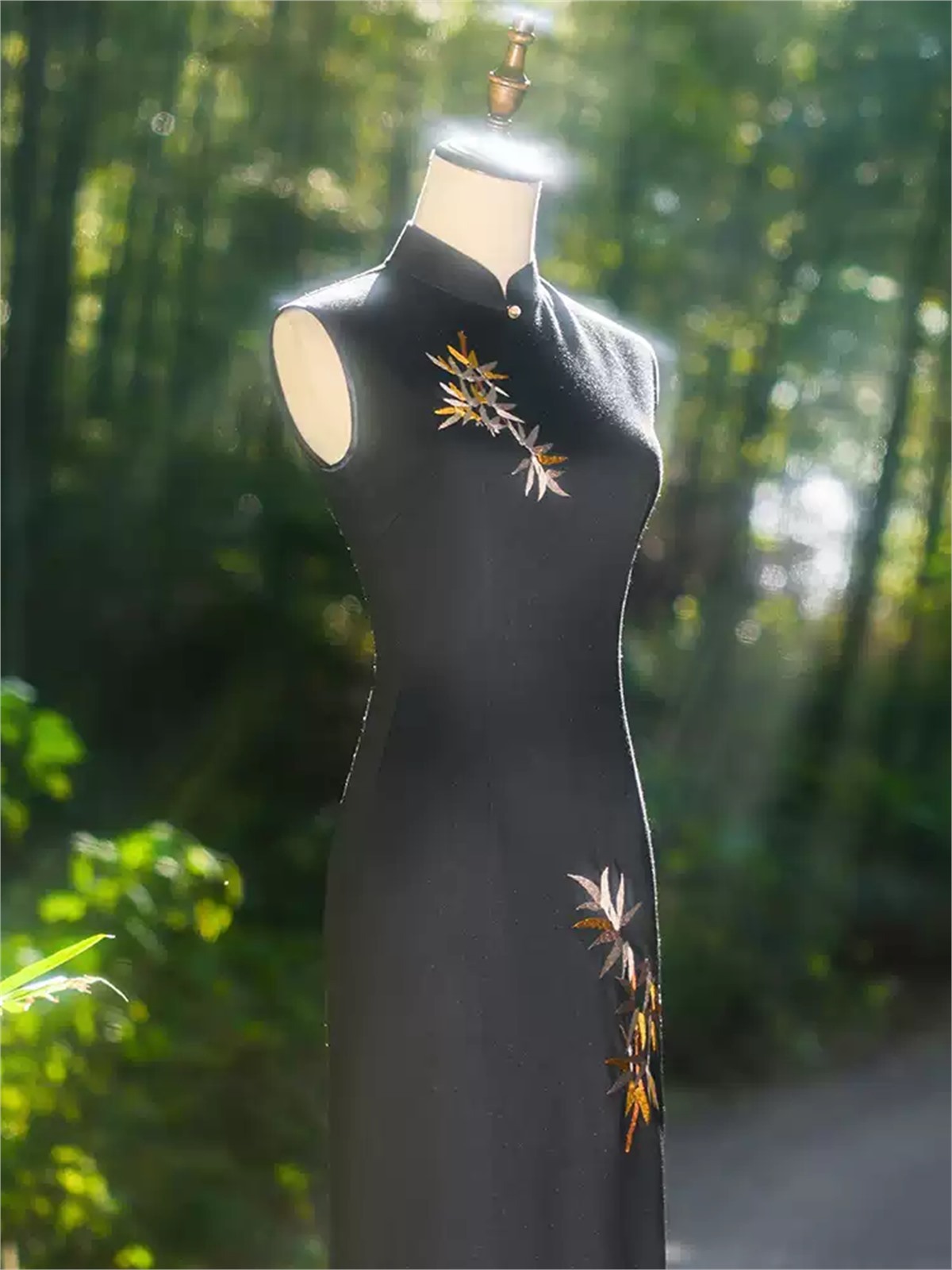 Ya Bei Bamboo Embroidered Sleeveless Cheongsam
