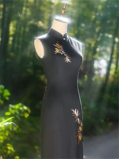 Ya Bei Bamboo Embroidered Sleeveless Cheongsam