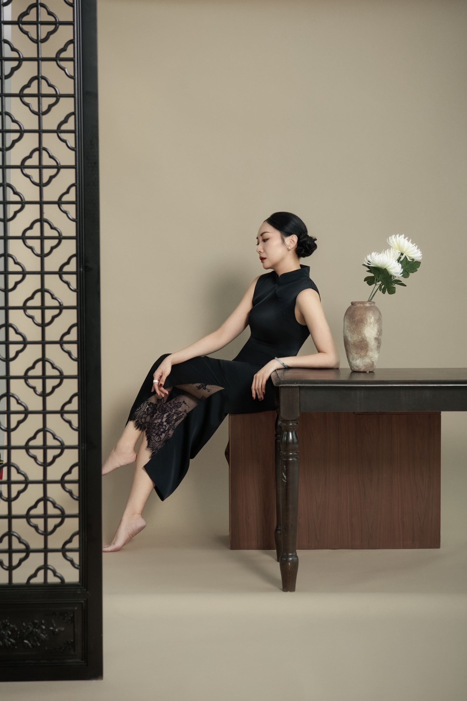 Shuang Ze Side Slide Lacey Cheongsam