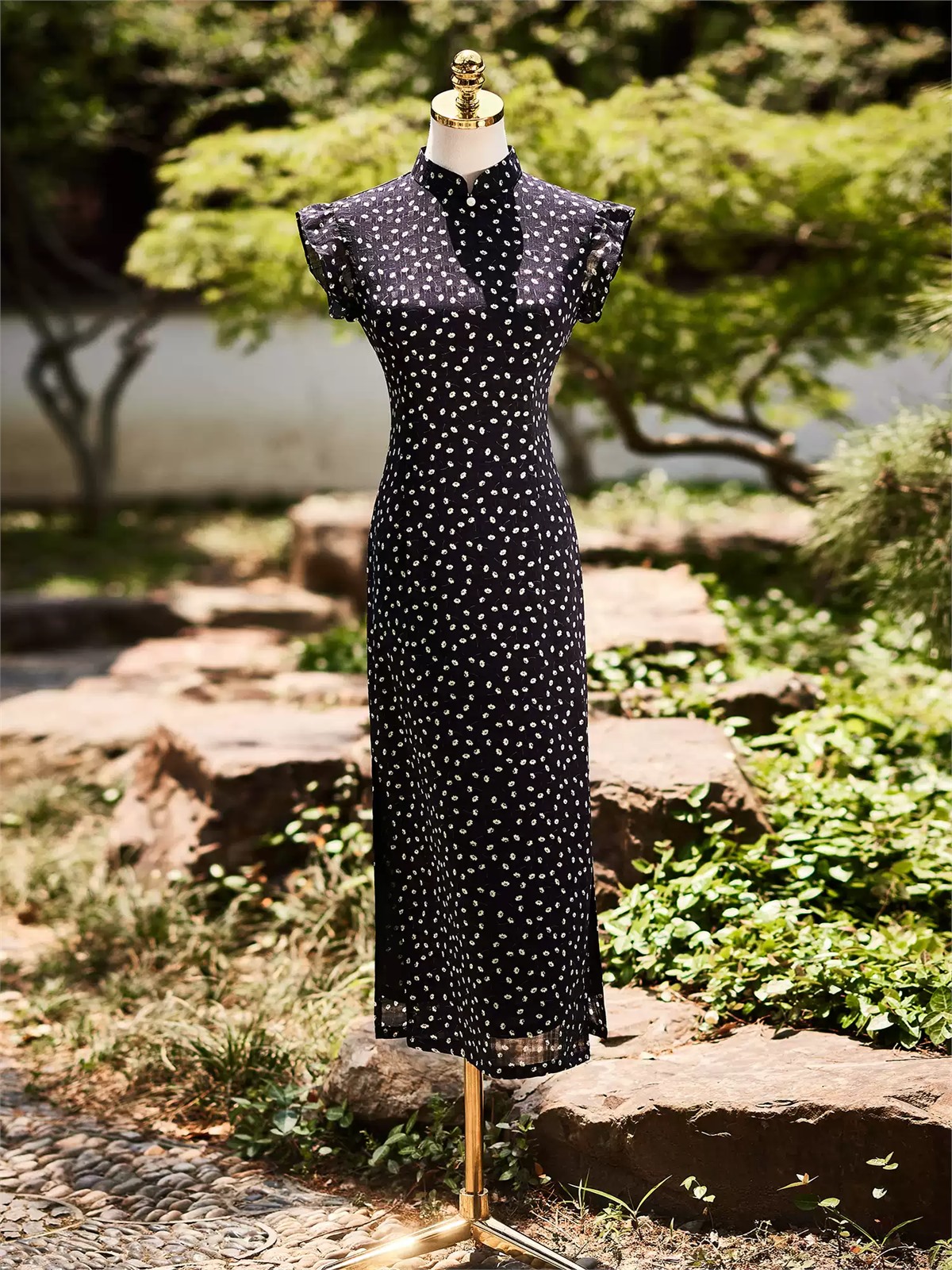 Yun Bu Ditsy Floral Flutter Sleeve Cheongsam