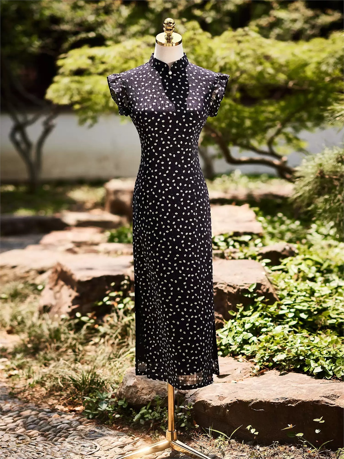 Yun Bu Ditsy Floral Flutter Sleeve Cheongsam