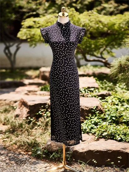 Yun Bu Ditsy Floral Flutter Sleeve Cheongsam