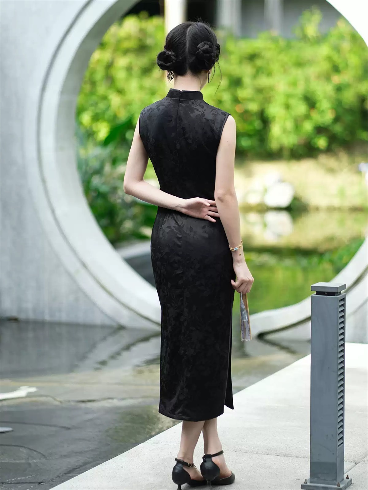 Ya Beng Floral Jacquard Sleeveless Cheongsam