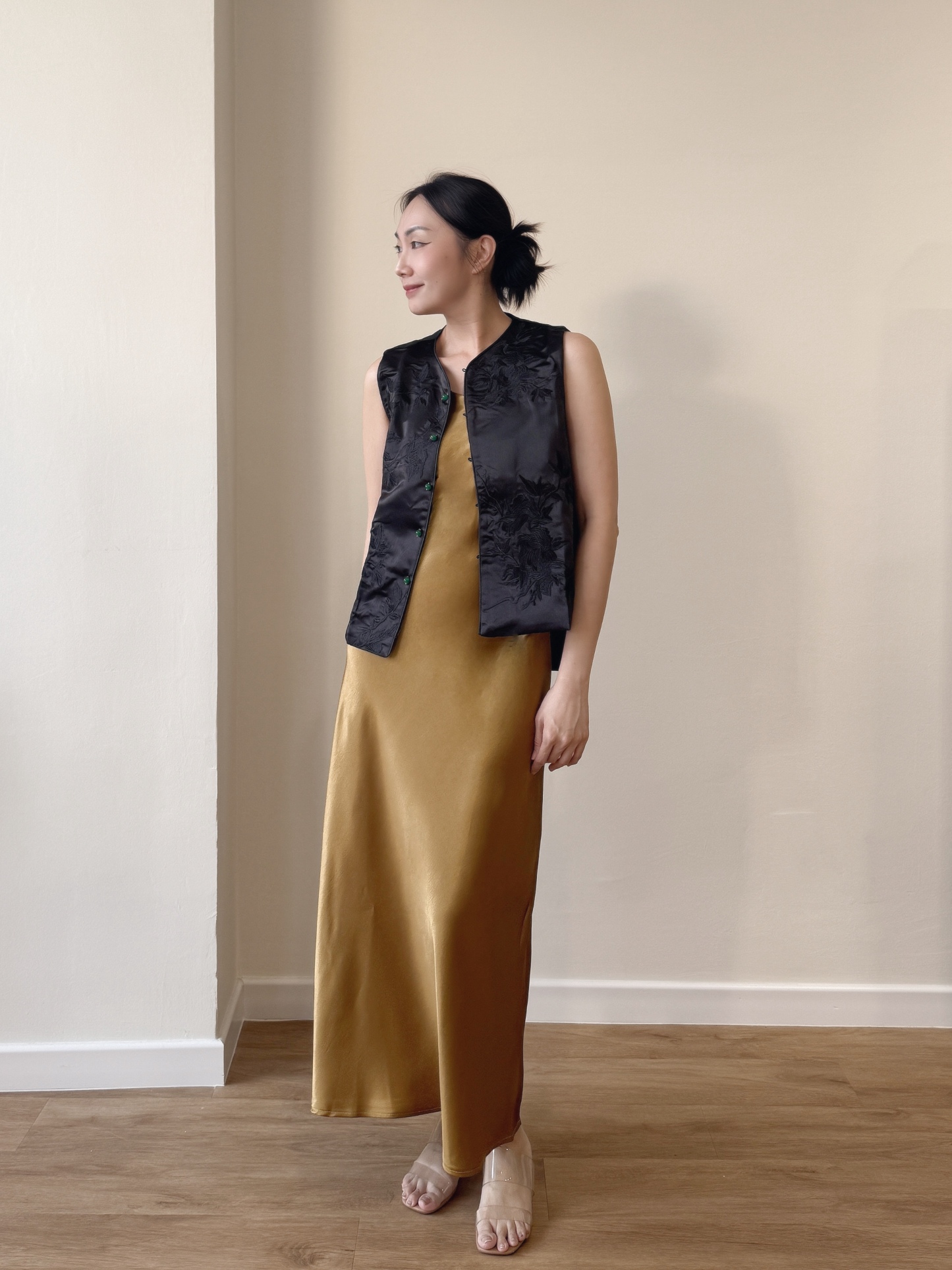 Shuang Le Oriental Vest