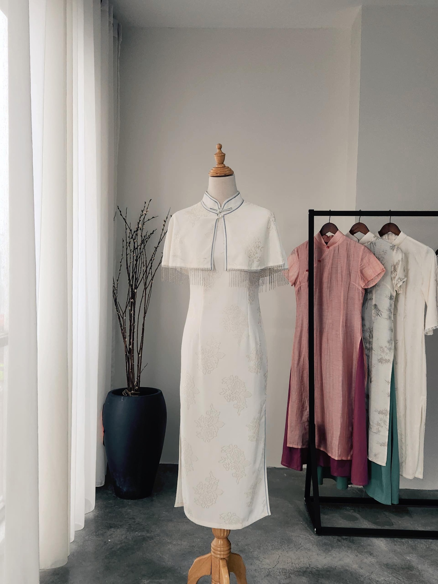 Ya Bing Lacey Cheongsam with Cape-The Black Bow-