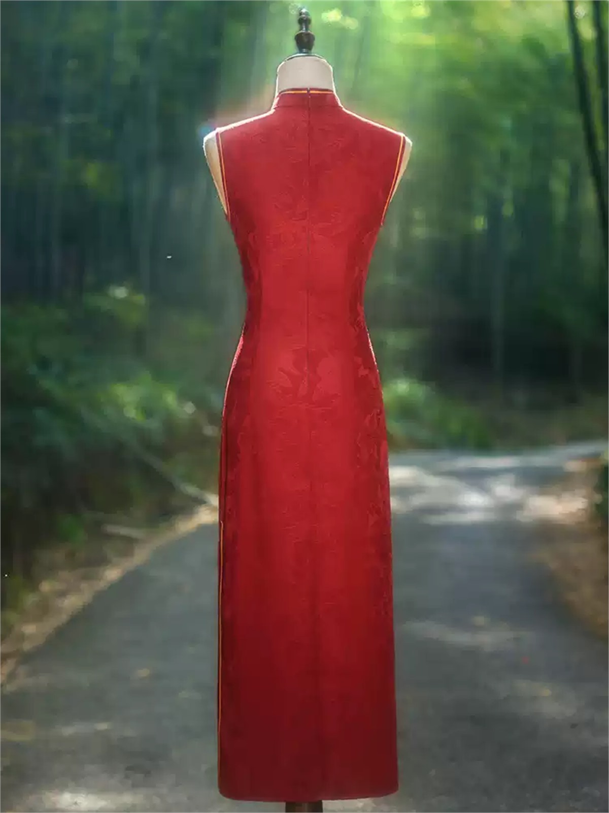 Yun Chang Floral Sleeveless Cheongsam