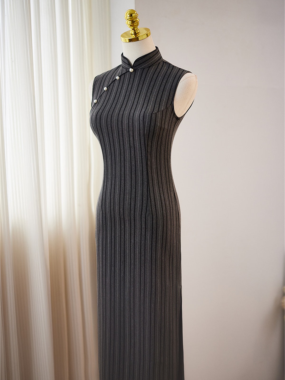 Yun Ca Pinstripe Sleeveless Cheongsam