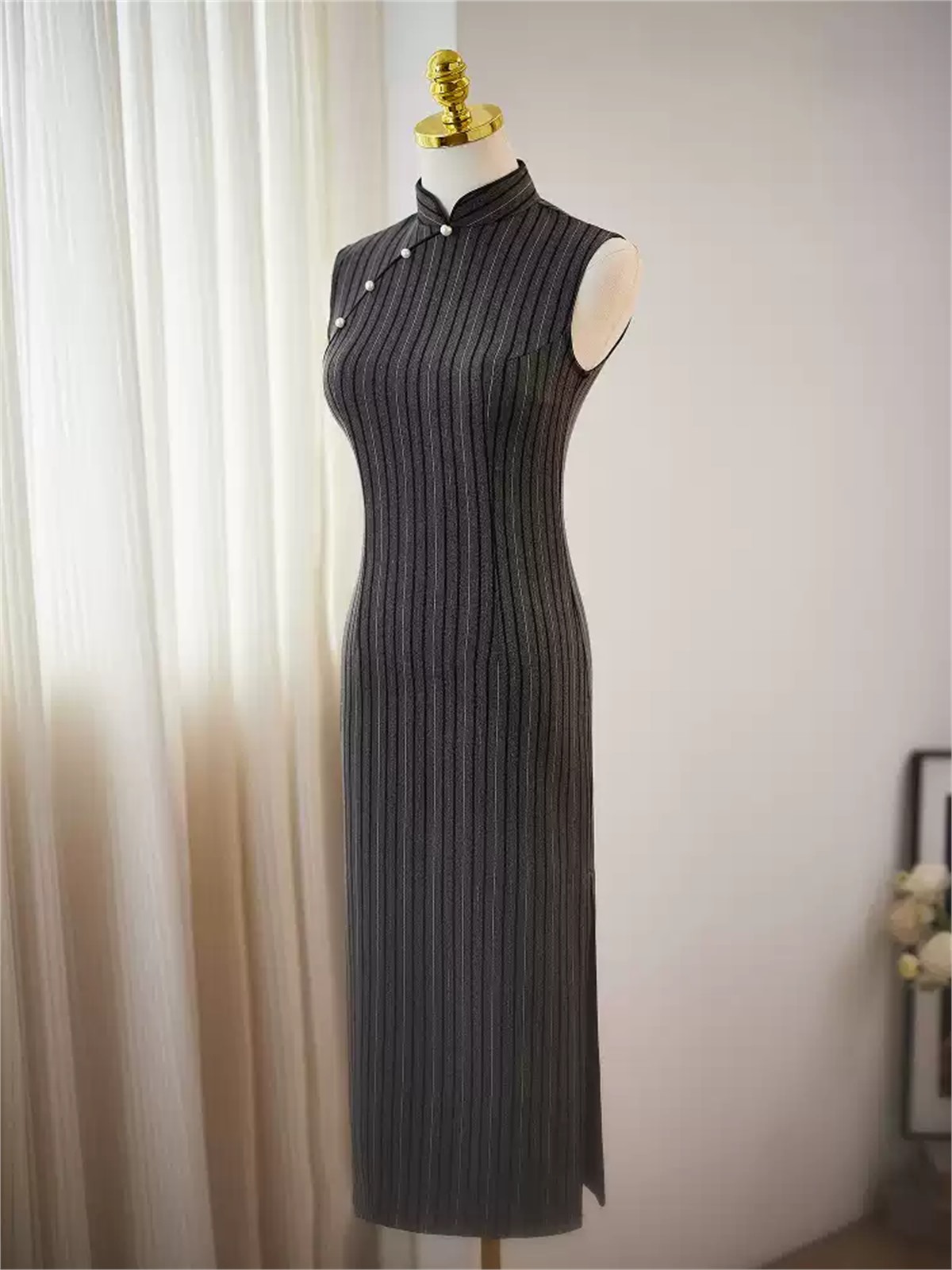 Yun Ca Pinstripe Sleeveless Cheongsam