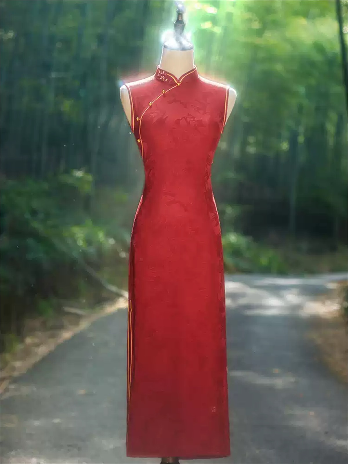 Yun Chang Floral Sleeveless Cheongsam